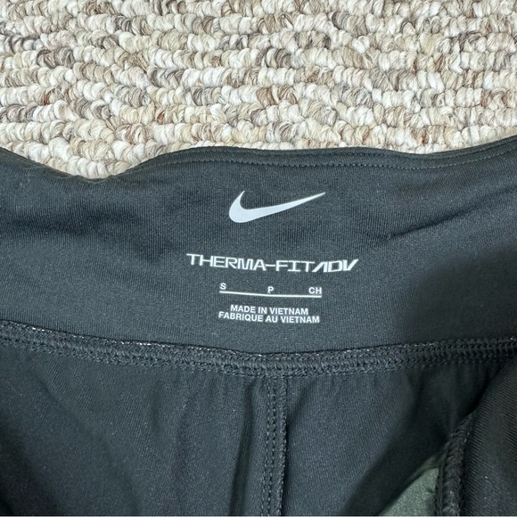 Nike Therma Fit ADV Down Fill Running Division 3” Shorts Women’s Size Small - Picture 4 of 8